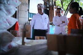 Mentan Amran imbau pedagang beras ikuti ketentuan HET