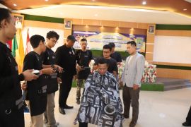 Wujudkan kemandirian ekonomi, Dinsos Tangerang gelar pelatihan cukur
