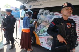 Rupiah hari ini Rp17.275 per dolar AS, melemah 32 poin
