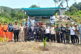 PT Timah tanam ratusan pohon produktif di Karimun
