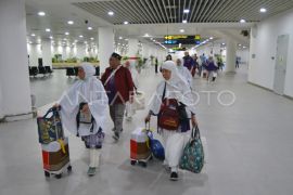 Jamaah haji kloter 1 Padang tiba di Bandara International Minangkabau