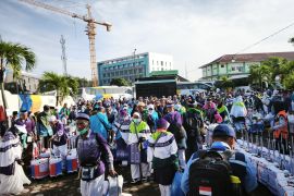 Kelelahan, satu haji Lampung dibawa ke RSUD setelah tiba di Tanah Air