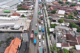 Tanggulangi rob, 200 barrier beton dipasang di Jalur Pantura Sayung