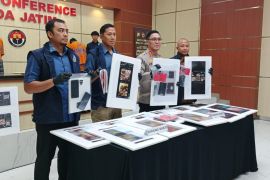 Polda Jatim tangkap admin dan anggota grup sesama jenis