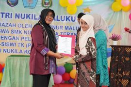 Pemprov Malut  serahkan e-ijazah ke siswa Paud hingga SMK