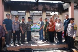 Yusbeni, Korban kebakaran terima sejumlah bantuan dari Pemkab Pasaman