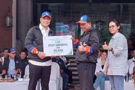 BPJS Ketenagakerjaan Tanjung Perak serahkan kartu kepesertaan kontingan Porprov