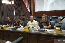 Perum Bulog Jatim lampaui target penyerapan beras petani