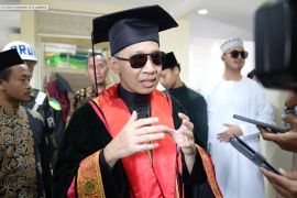 Buya Yahya sampaikan tausiah di wisuda Unissula