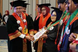 Fakultas Hukum Unissula lepas 322 wisudawan