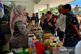 Pemkab Natuna pasarkan kerajinan tikar dan anyaman rotan ke wisatawan