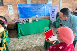 Nasabah Mekaar Dolok Sanggul ikuti pelatihan komprehensif hingga terima bantuan kacamata