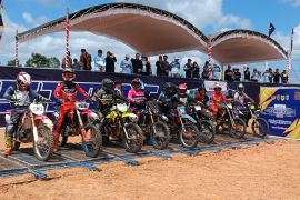 Puluhan pembalap turun di Kejurnas Grasstrack Region Kalimantan 2025 di Gumas