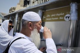 Suhu Makkah panas 45 derajat C, jamaah diimbau bawa air minum