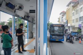 Bus Transjakarta CBD Ciledug-Tegal Mampang  terlambat hingga 39 menit