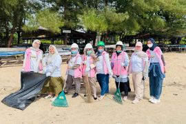 PLN Babel gelar gerakan peduli lingkungan di Pantai Pasir Padi