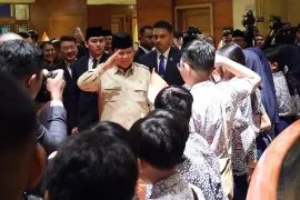 President Prabowo welcomed by Indonesian students in Singapore