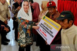 Pemkab Natuna berikan bantuan sosial tunai kepada warga di pulau terluar