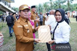 Bupati serahkan 358 SK pengangkatan PPPK Pemkab Palas