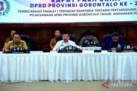 Gubernur Gorontalo serahkan Raperda usul Pertanggungjawaban APBD