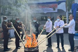 Kejari Pekanbaru musnahkan barang bukti dari 881 perkara, didominasi kasus narkotika