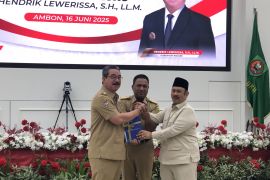 Menteri PPN/Bappenas serahkan dokumen rencana induk wisata Banda Neira ke Pemprov Maluku