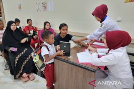 Ratusan warga Manokwari manfaatkan pemeriksaan kesehatan gratis