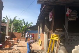 Dari rumah tua ke hunian penuh harapan: Uluran UPZ BAZNAS PT Semen Padang untuk Novrida