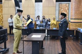 Benahi Perumda PSM, Wali Kota Padang lantik Yudi Indra Sani jadi Dewas