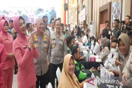 Polda Kalsel berikan layanan kesehatan bagi 1.800 ojek daring