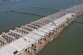 China, Korea interested in giant sea wall project: RI Govt
