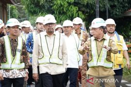 Wakil Kepala  Staf Kepresidenan tinjau Sekolah Rakyat di Jambi