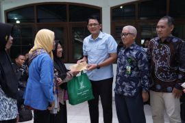 Baznas Sleman salurkan bantuan logistik dan subsidi dana untuk lansia nonproduktif