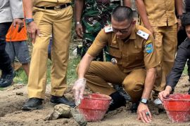 Pemkab OKU Selatan  renovasi delapan unit rumah warga miskin