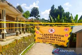 Pemkab Purwakarta imbau warga jauhi lokasi bencana tanah bergerak