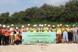 Semen Baturaja peringati Hari Lingkungan Hidup dengan tanam pohon dan gerakan tukar sampah plastik jadi kopi