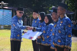 Pemda Kayong Utara Kalbar serahkan SK pengangkatan 924 ASN