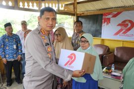 Polisi Tangerang sebar 2.000 paket sembako di 18 titik kawasan kumuh