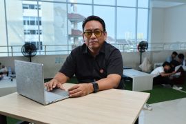 PKKMB 2025 Untag Surabaya tanamkan semangat Merah Putih kepada mahasiswa baru