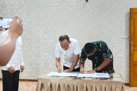 Bupati Sarolangun - Dandim 04/02 Sarko teken MoU soal kerja bakti