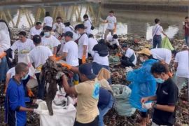 PLN UIW Maluku bersama komunitas pencinta lingkungan kumpul 8 ton sampah di Galala