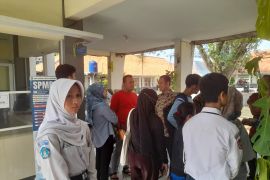 Sejumlah orang tua siswa di Kota Serang keluhkan SPMB, datangi sekolah