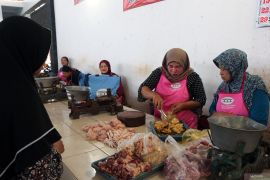 Bantuan Wapres untuk pedagang pasar di Blitar