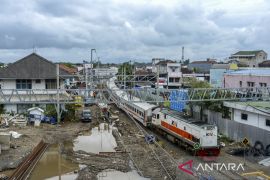 Target 10.000 kilometer jalur kereta api