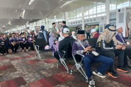 Jamaah haji Depok Kloter 12 JKS tiba dengan selamat dan sehat semua