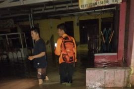 90 rumah hingga kantor desa Kabupaten Serang terendam banjir