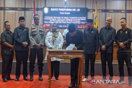 Pemkab dan DPRD Kotim tanda tangani perubahan KUA-PPAS 2025