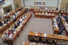Komisi III DPR rapat dengan akademisi-mahasiswa serap masukan revisi KUHAP