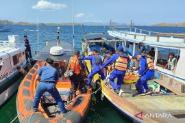 Tim SAR mengevakuasi WNA asal China meninggal saat berwisata di TNK