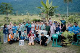 PT Vale serahkan bantuan alat pertanian untuk petani organik di Morowali